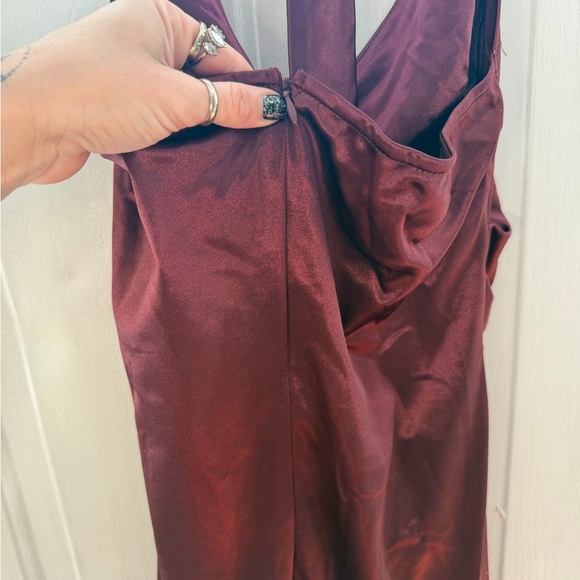 Elegant Burgundy Evening Dress - Picture 4 of 5